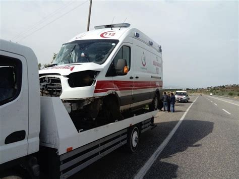 K­a­h­r­a­m­a­n­m­a­r­a­ş­­t­a­ ­A­m­b­u­l­a­n­s­ ­İ­l­e­ ­O­t­o­m­o­b­i­l­ ­Ç­a­r­p­ı­ş­t­ı­:­ ­6­ ­Y­a­r­a­l­ı­